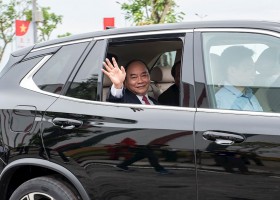 Thủ tướng Chính phủ Nguyễn Xuân Phúc đã trải nghiệm chiếc SUV của VinFast