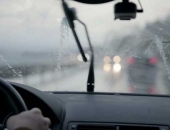 Lời khuyên khi lái xe ô tô dưới trời mưa.